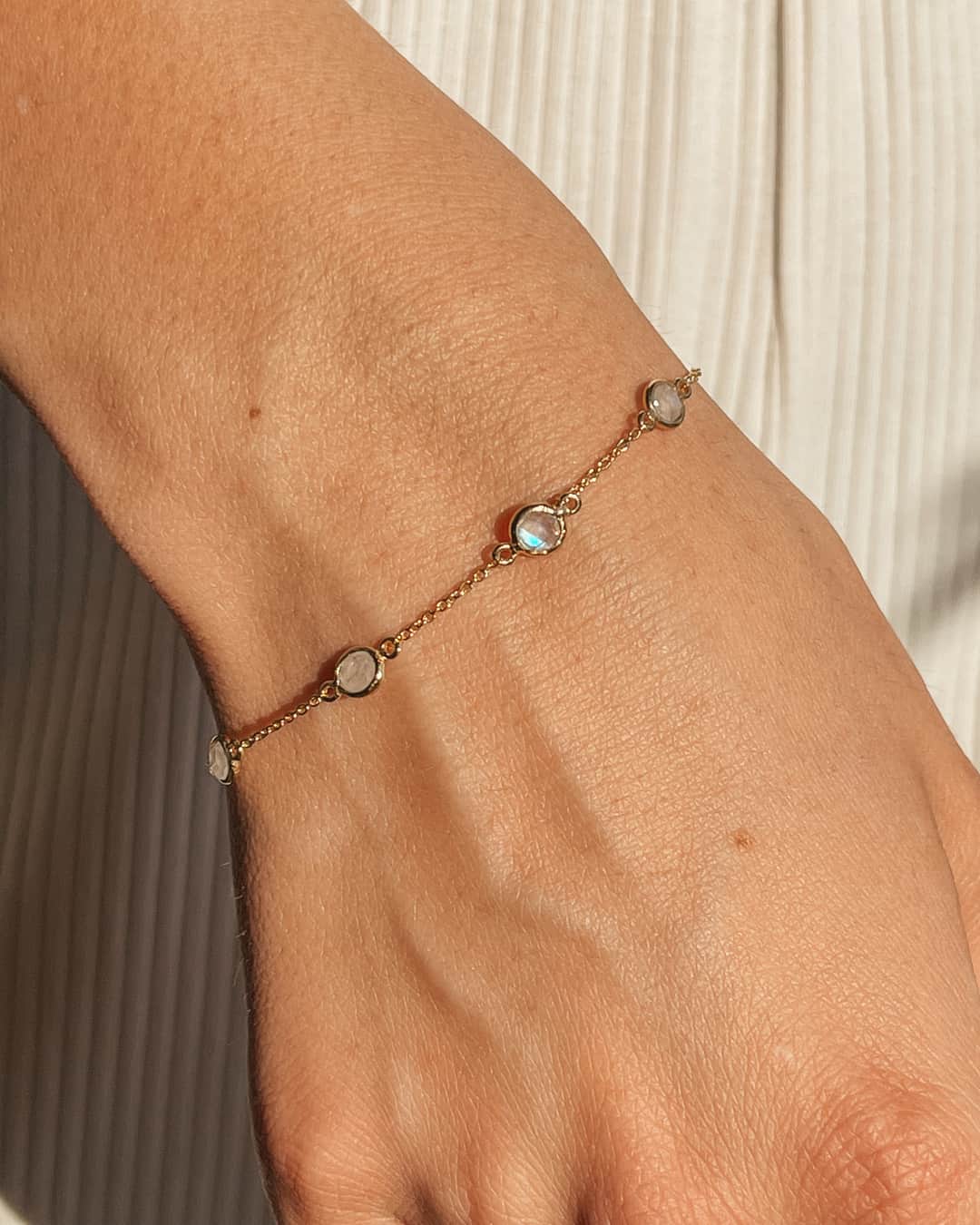 Bracciale in argento Birthstone Golden June - Pietra di Luna - Indira