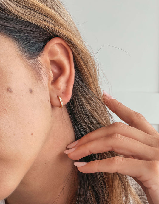 Orecchini in argento Golden U Hoops - Zirconi - Indira