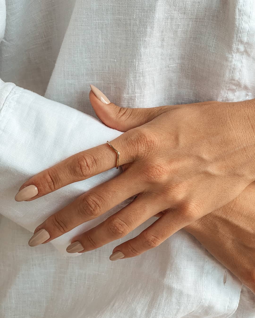 Anello in oro Simple V of Gold - Indira