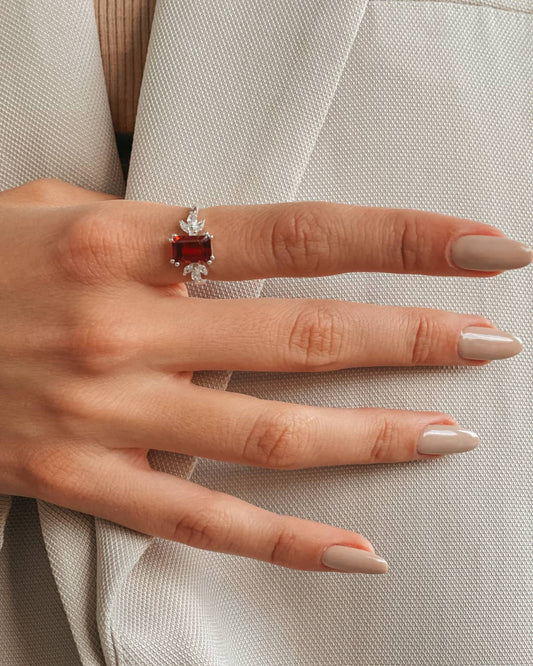 Anello in argento Faerie - Granato - Indira